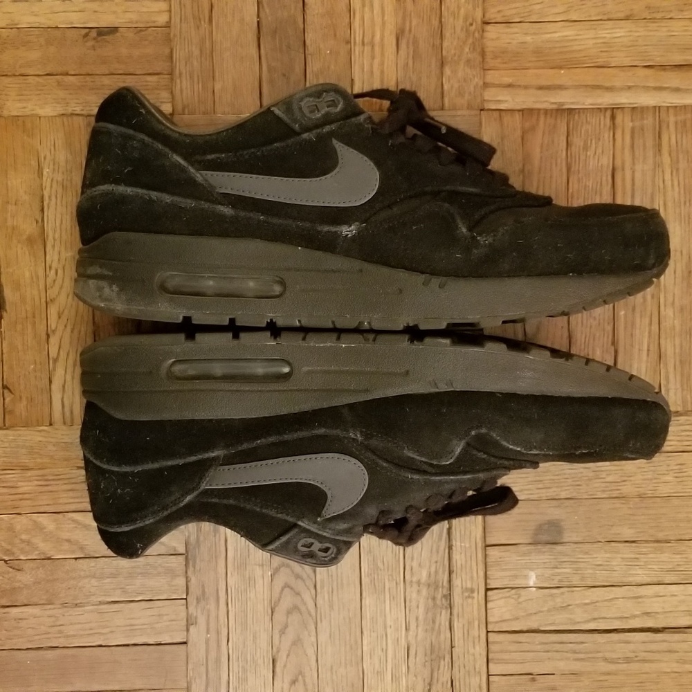Nike black suede airmax 1